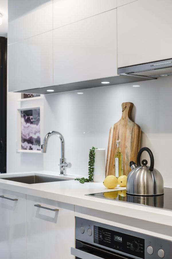 Apartment Sarkar Suites - Cumberland St. Toronto
