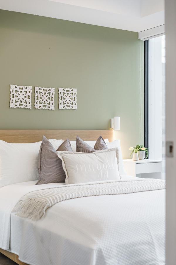 Sarkar Suites - Cumberland St. Toronto