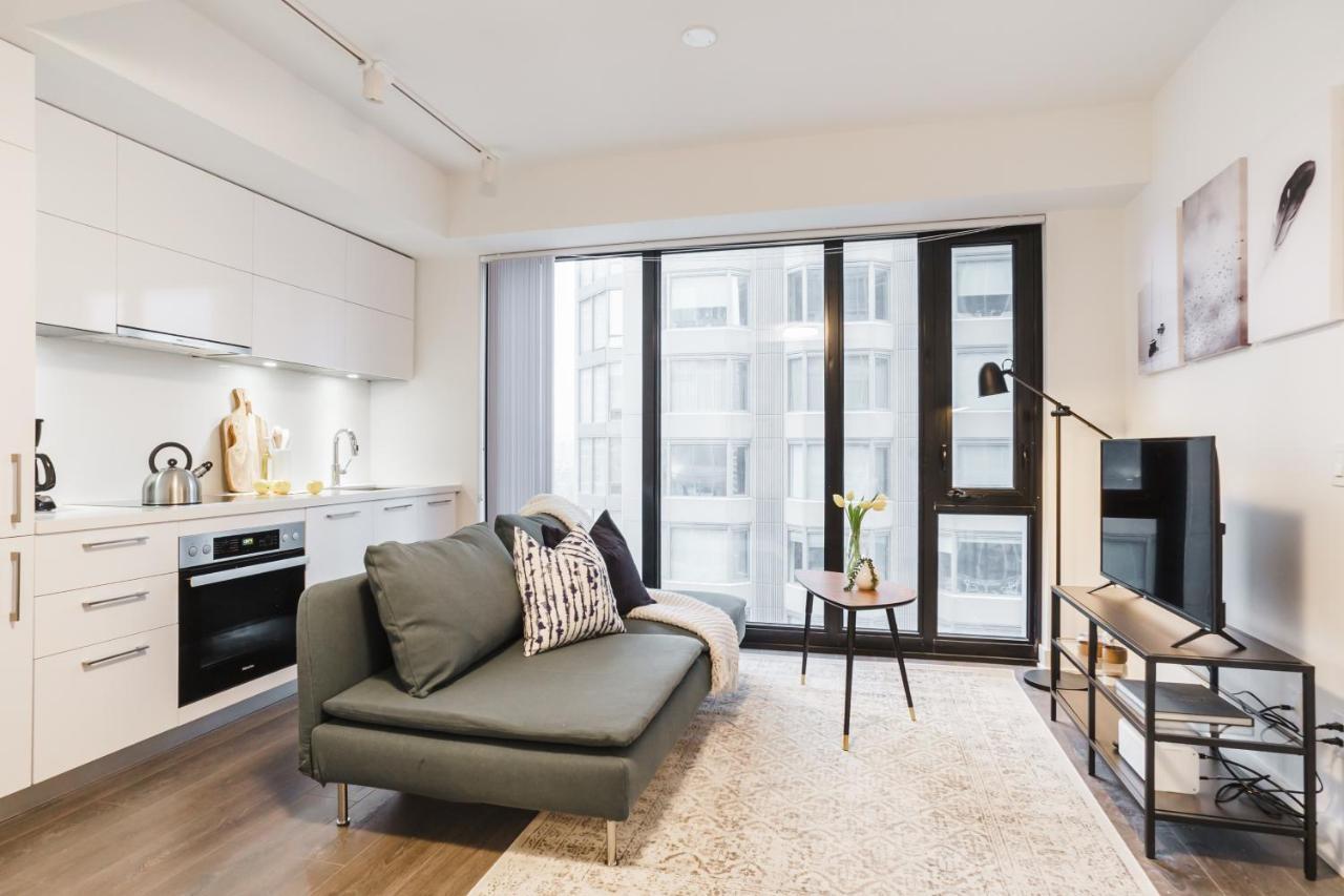 Sarkar Suites - Cumberland St. * Toronto