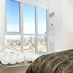 Hydewest - Capreol Luxury Furnished Penthouse Apartment