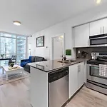 Classy 1Br Plus Den W Amazing Skyline View And Wfh