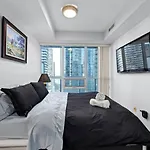 Classy 1Br Plus Den W Amazing Skyline View And Wfh