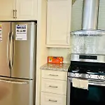 Spacious Suite By Shops Perfect Comfort & Transit