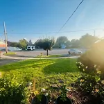 Cozy Stay, Self Check-In With Parking Available Upon Request