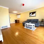 Cozy Stay, Self Check-In With Parking Available Upon Request