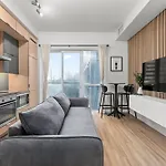 Lovely 1 Bedroom Suite,Gym,Pool, Mtcc, Cn Tower