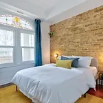 The Mitchell Haus-Style In The Heart Of Toronto