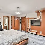 Luxurious Spa &Theater Room Retreat - Toronto Escape