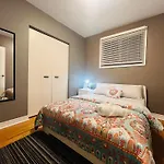 Cozy Stay, Self Check-In With Parking Available Upon Request