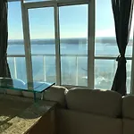 Queens Quay Lake View Apartment By Sts