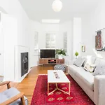 Applewood Suites - Queen West