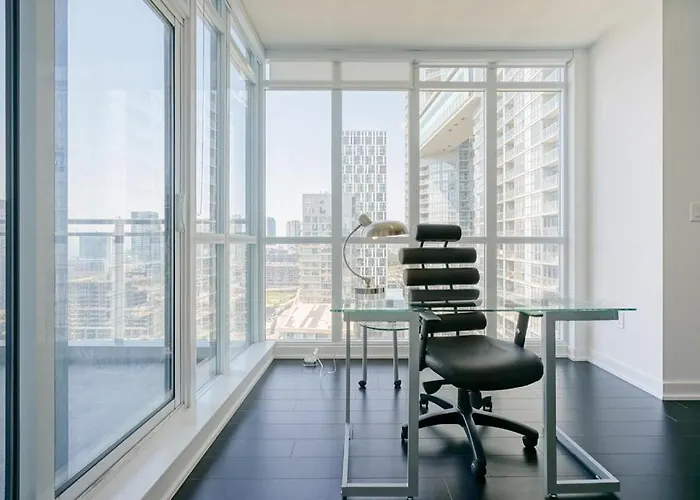 Hydewest - Capreol Luxury Furnished Penthouse Apartment