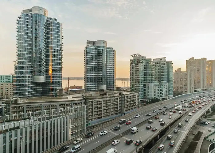 Luxury 2-Bedroom Condo Parking, View Of Cn Tower