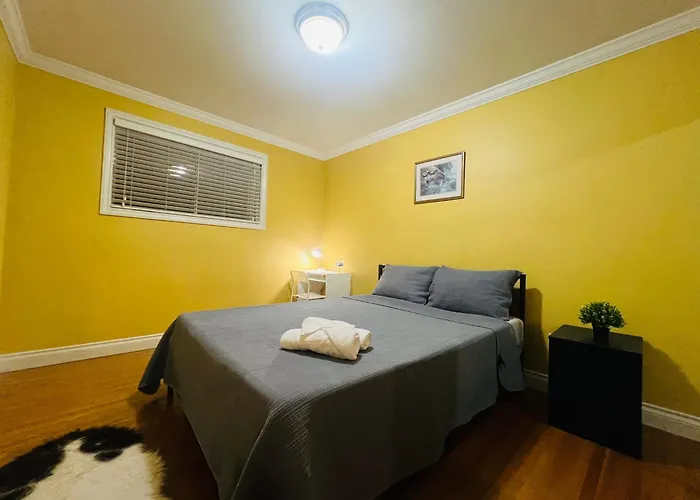 Cozy Stay, Self Check-In With Parking Available Upon Request