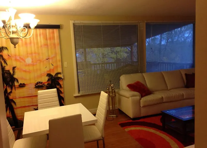 B&B On The Park Near Downtown Area