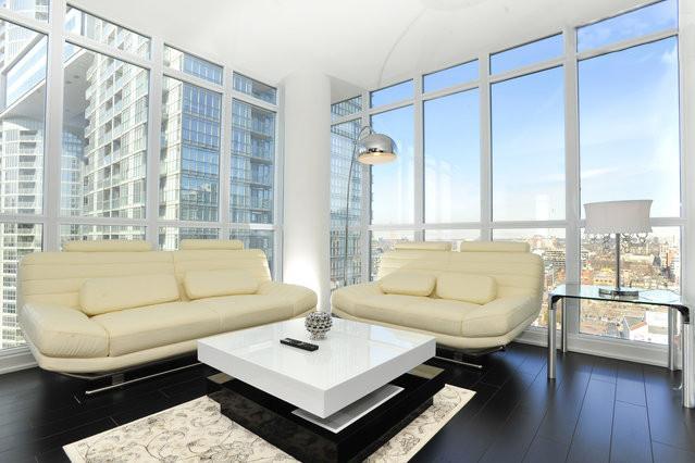 Hydewest - Capreol Luxury Furnished Penthouse Apartment