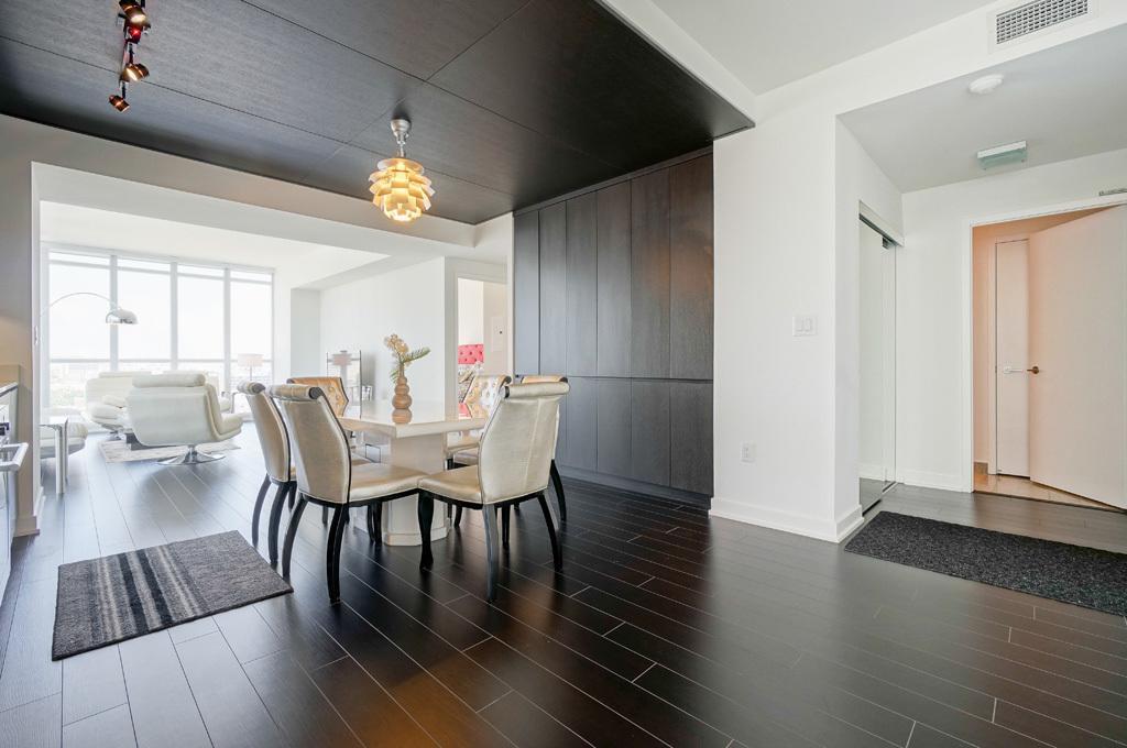 Hydewest - Capreol Luxury Furnished Penthouse *