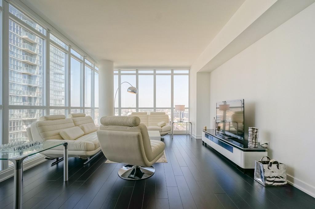 Hydewest - Capreol Luxury Furnished Penthouse *