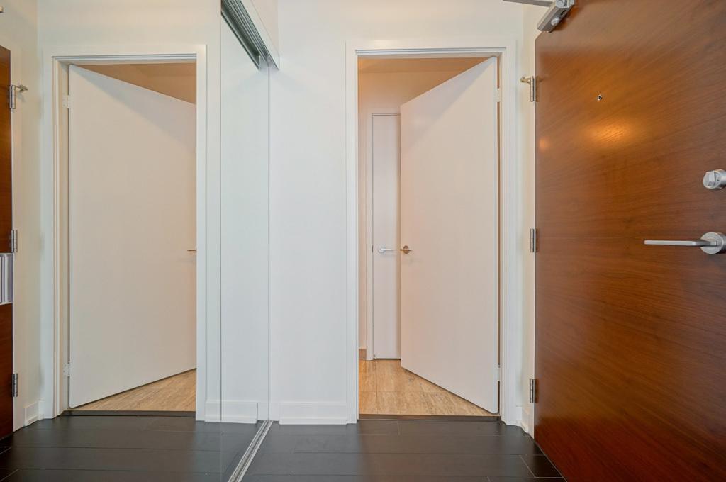 Hydewest - Capreol Luxury Furnished Penthouse Apartment