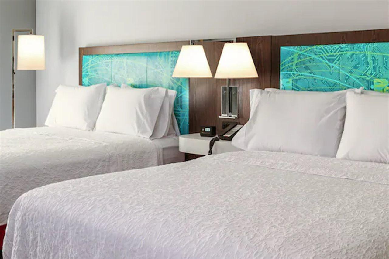 Hampton & By Hilton Downtown Toronto