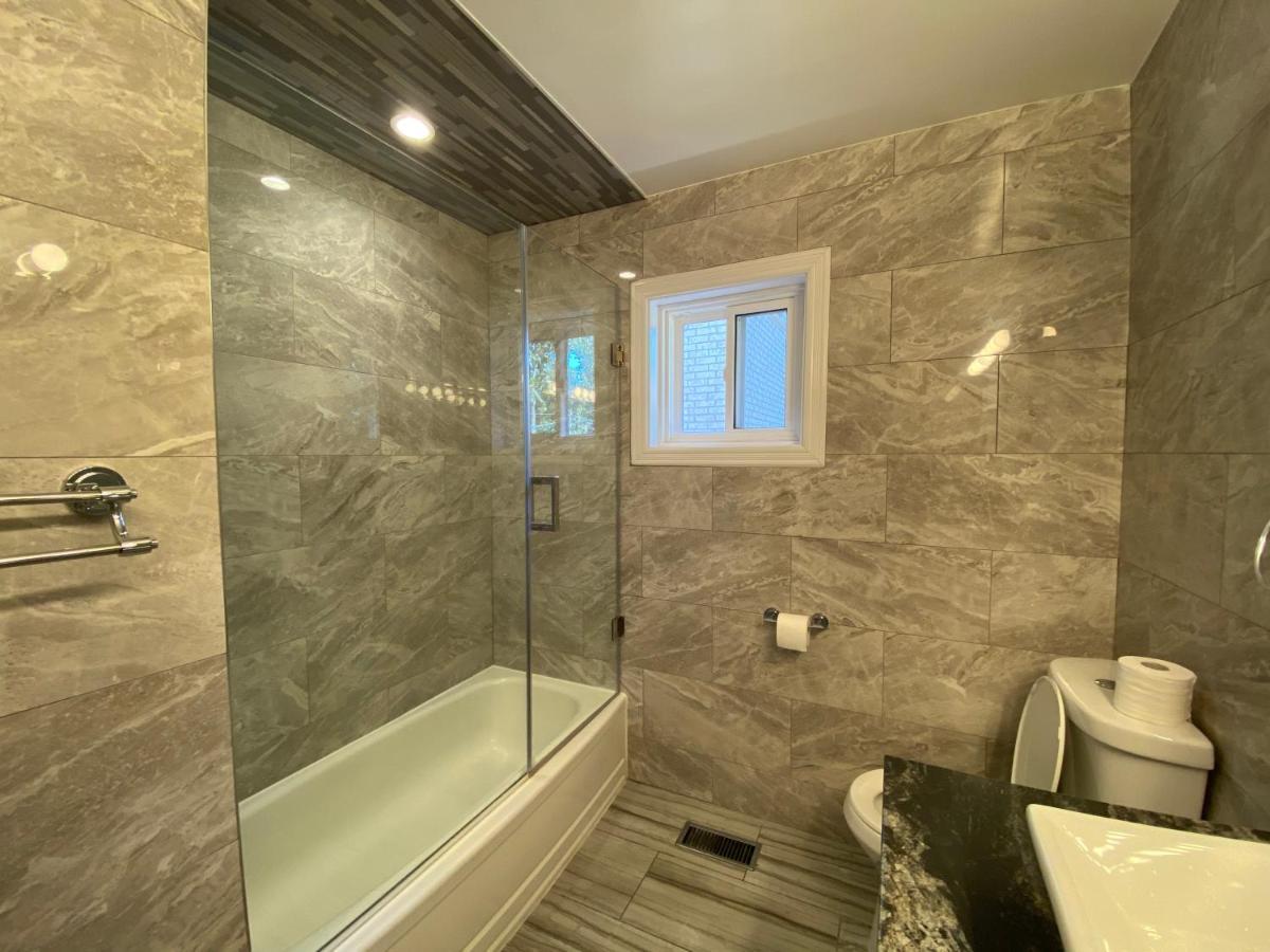 Yonge And Finch Subway !o Cozy & Modern Private Bdr With Private Bathroom * Toronto