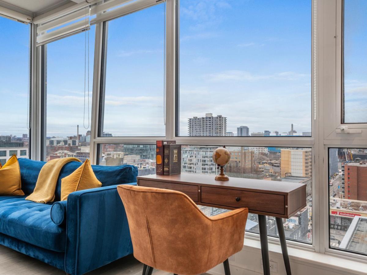 High-end 2 Bedroom - Entertainment District, Downtown - Skyline View & Balcony * Toronto