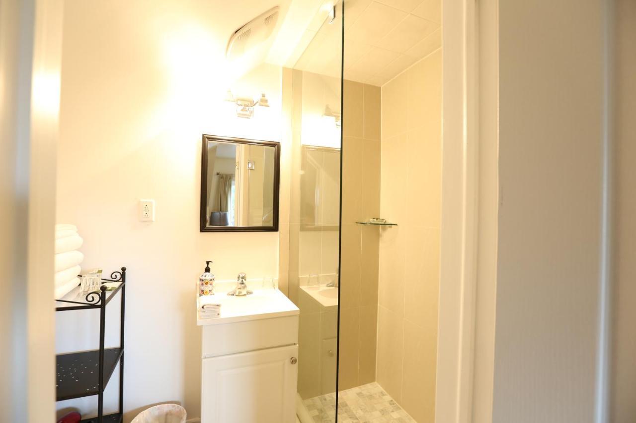 Phoebe Wang Bed & Breakfast Toronto