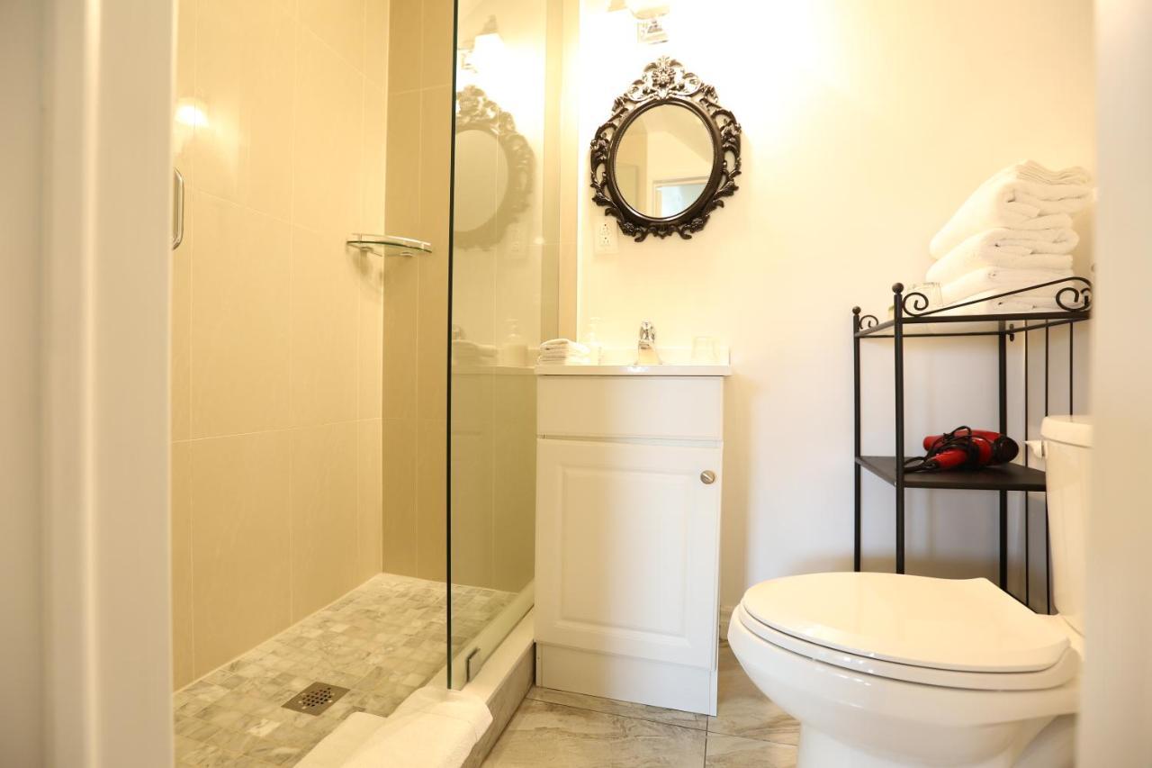Phoebe Wang Bed & Breakfast Toronto