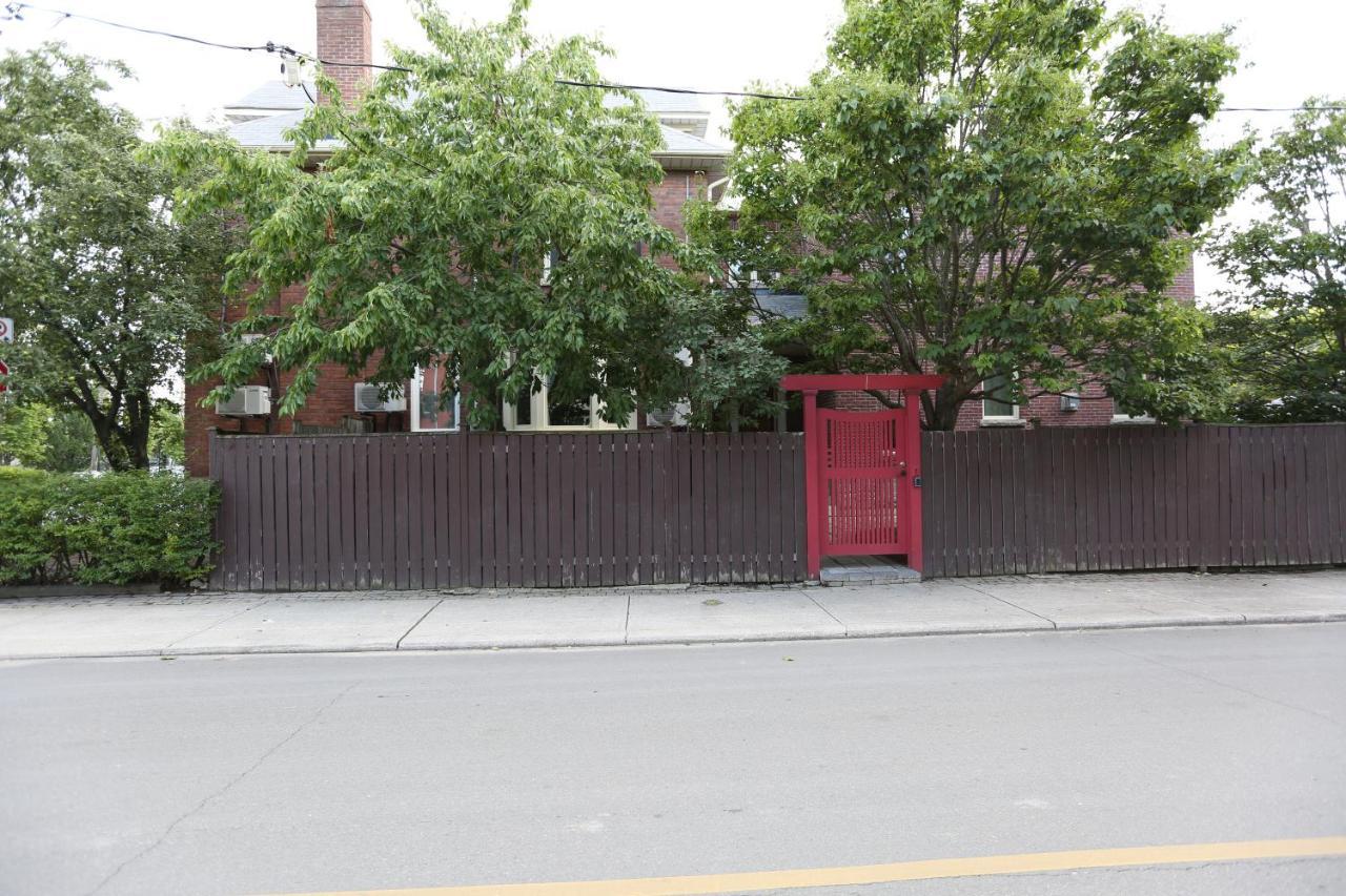 Phoebe Wang Bed & Breakfast Toronto
