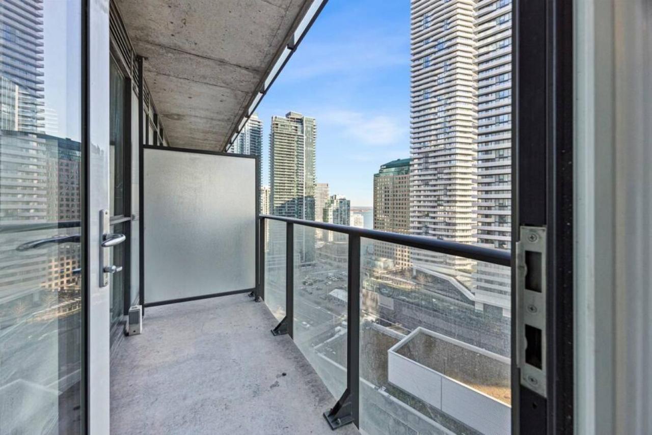 Holiday home Classy 1br Den W Amazing Skyline View And Wfh *