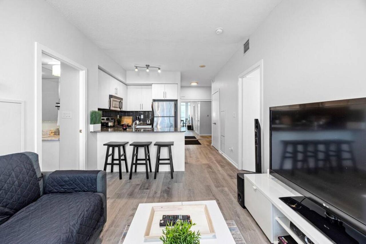 Holiday home Classy 1br Den W Amazing Skyline View And Wfh *