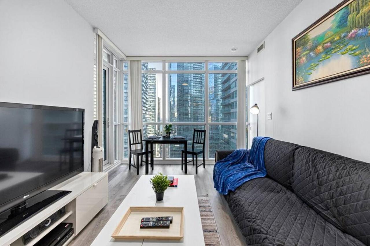 Classy 1br Den W Amazing Skyline View And Wfh