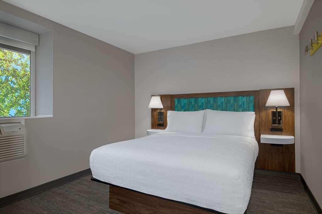 Hotel Hampton & By Hilton Downtown Toronto