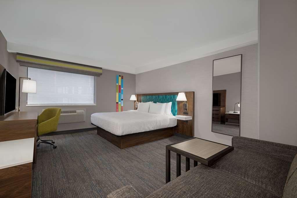 Hotel Hampton & By Hilton Downtown