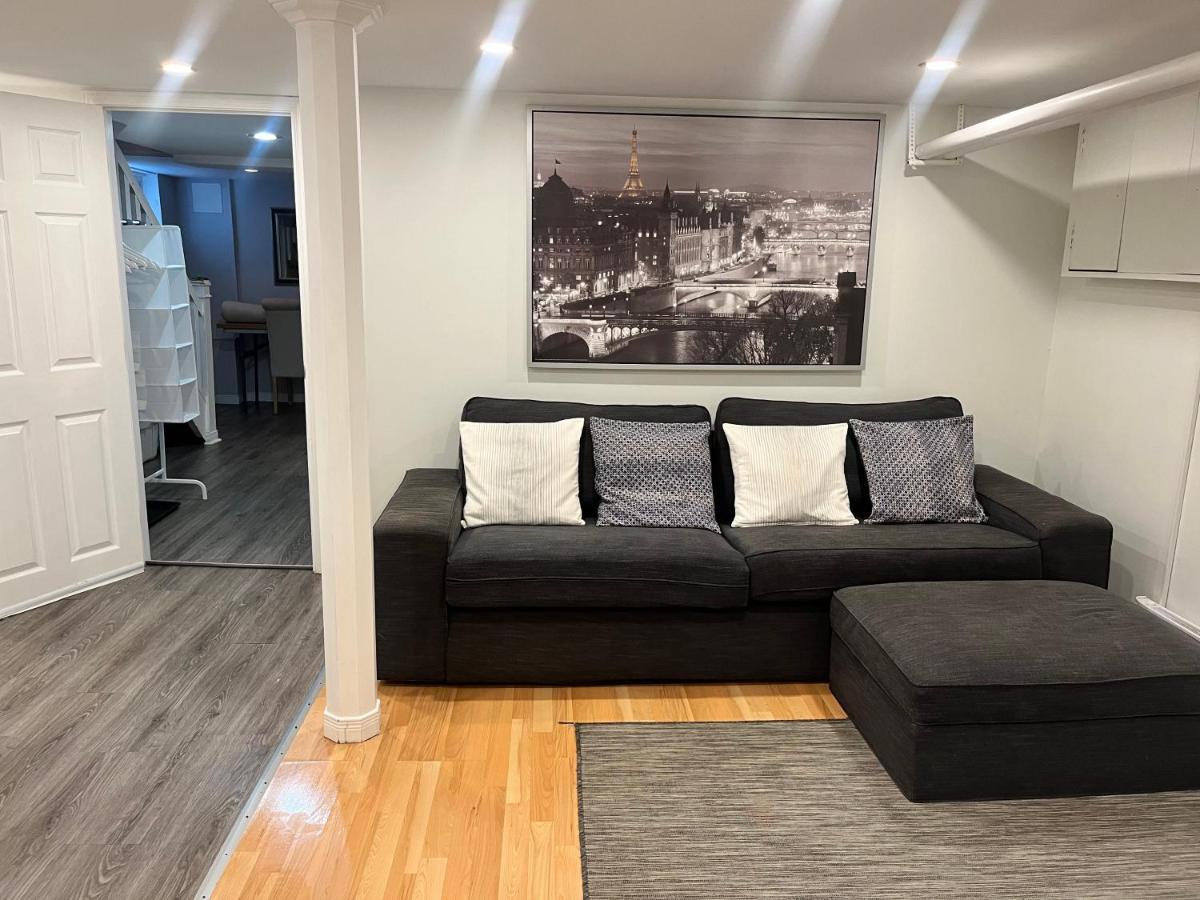 Entire Suite: Private Basement Studio Apartment! Apartment