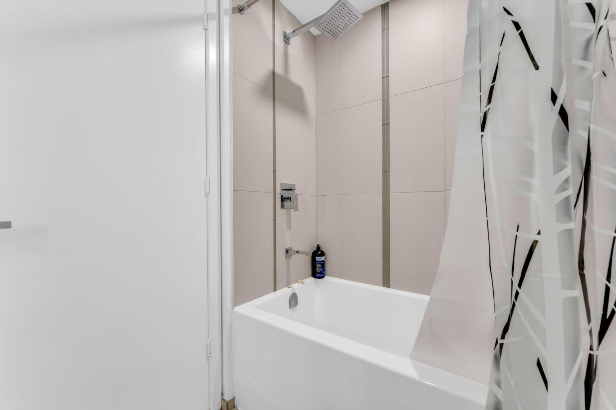 Bespoke 1br Entertainment District * Toronto