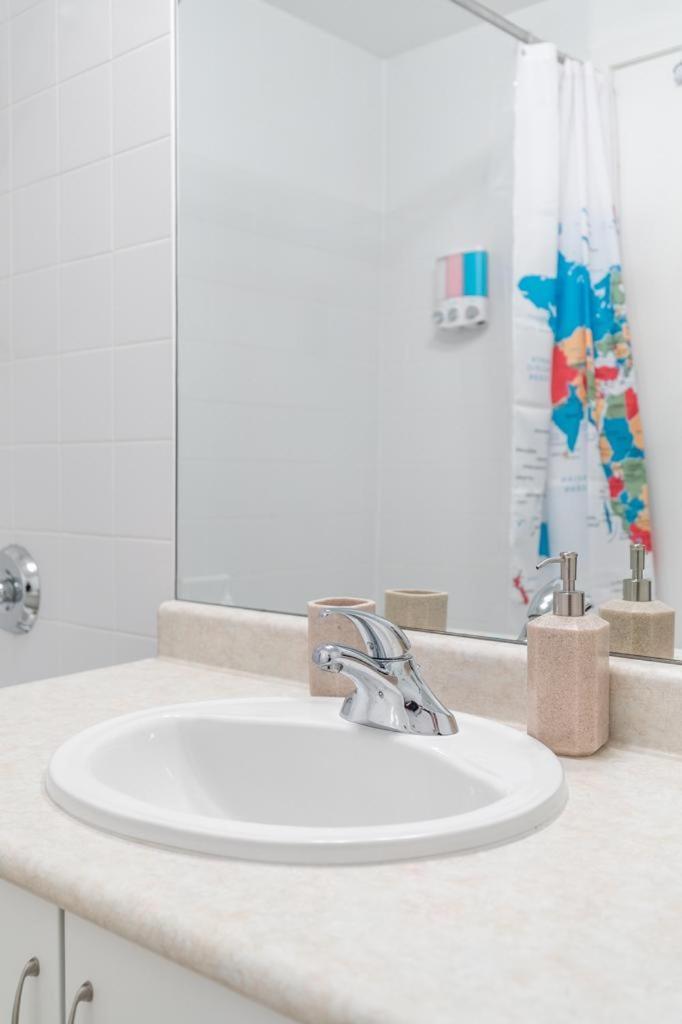 Stunning Lake View Top Floor Studio Toronto