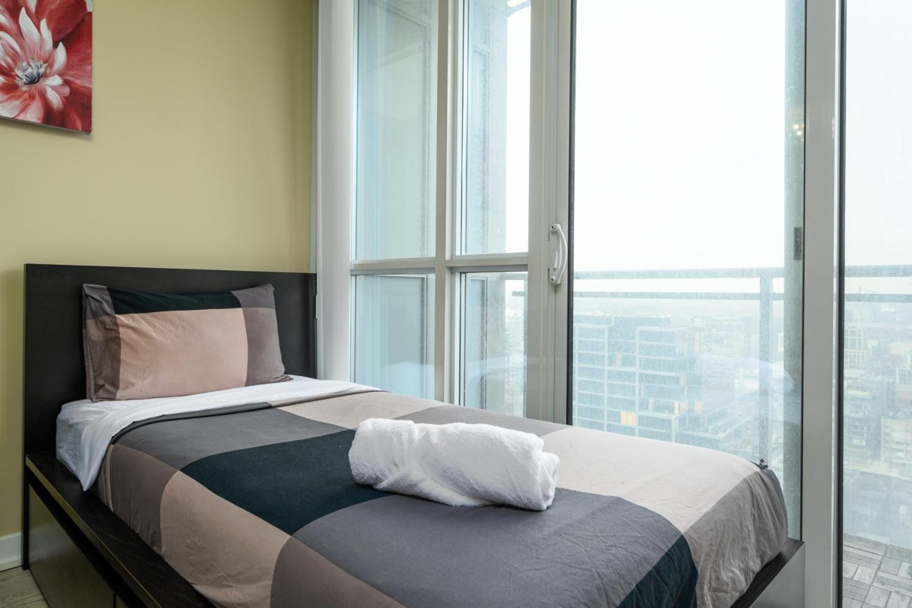 Iceboat Hotel Toronto