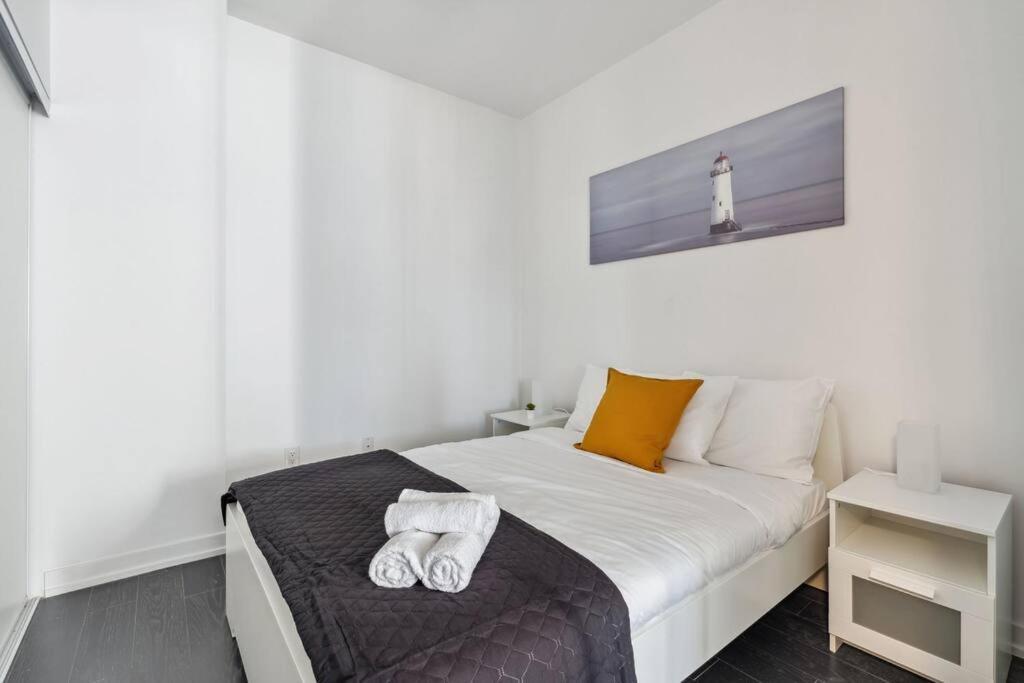 Amazing View 2br St Lawrence Market Condo, Downtown Apartment *