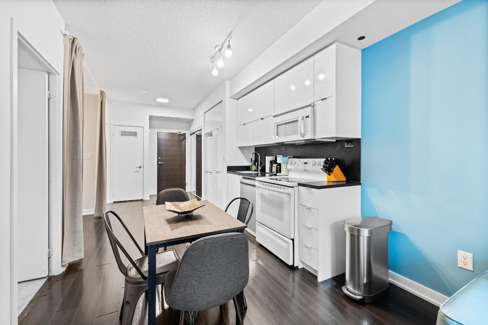 Apartment Charming 2br Near Cn Tower & Harbourfront Toronto