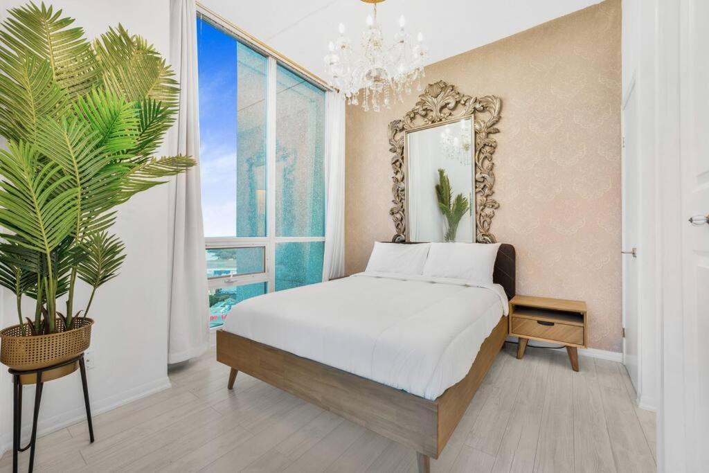 Apartment Penthouse Corner With Panoramic 12 Ft Windows