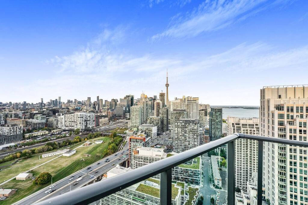 Penthouse Corner With Panoramic 12 Ft Windows Apartment Toronto