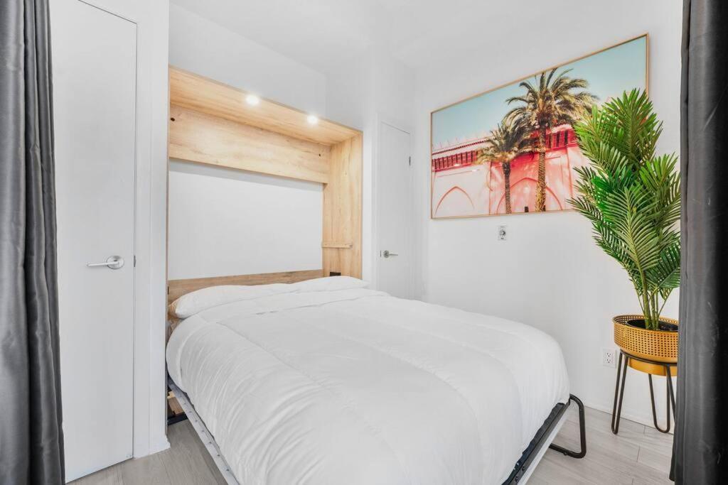 Penthouse Corner With Panoramic 12 Ft Windows Apartment *
