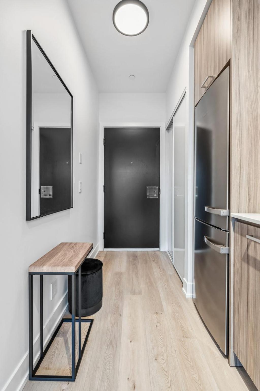Designer Yonge & Eglinton Gem, Parking, 65 Tv Apartment