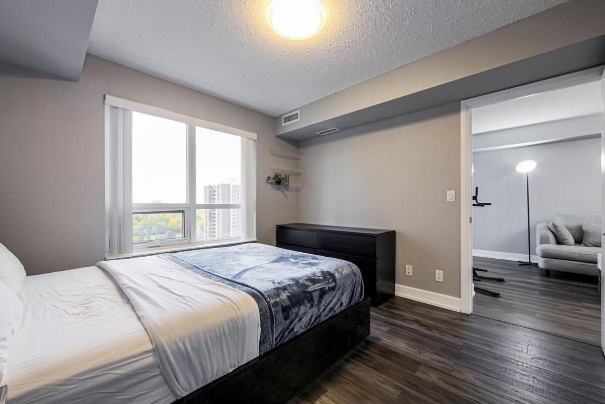 Apartment 1 Bdrm W Pool Perfect Location Free Parking