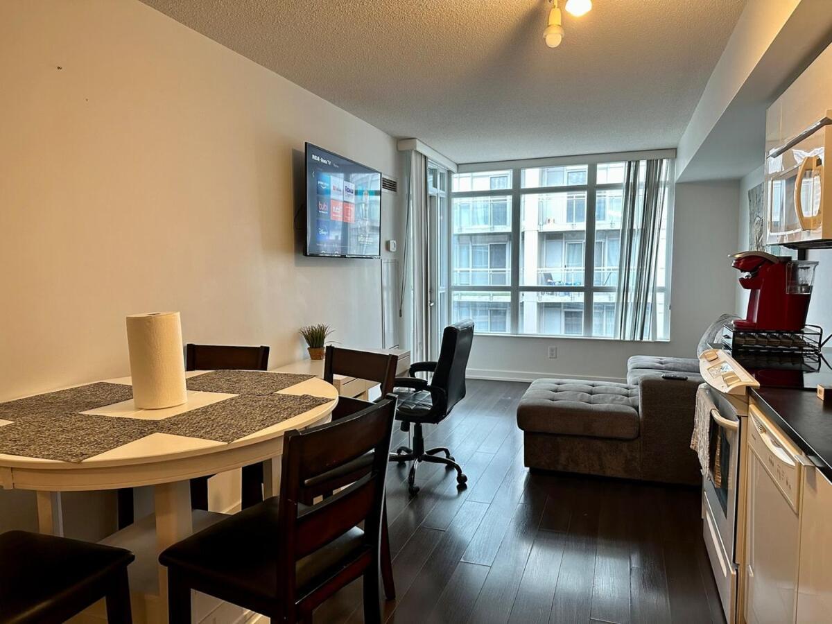 Perfect Location - Comfy Apartment *