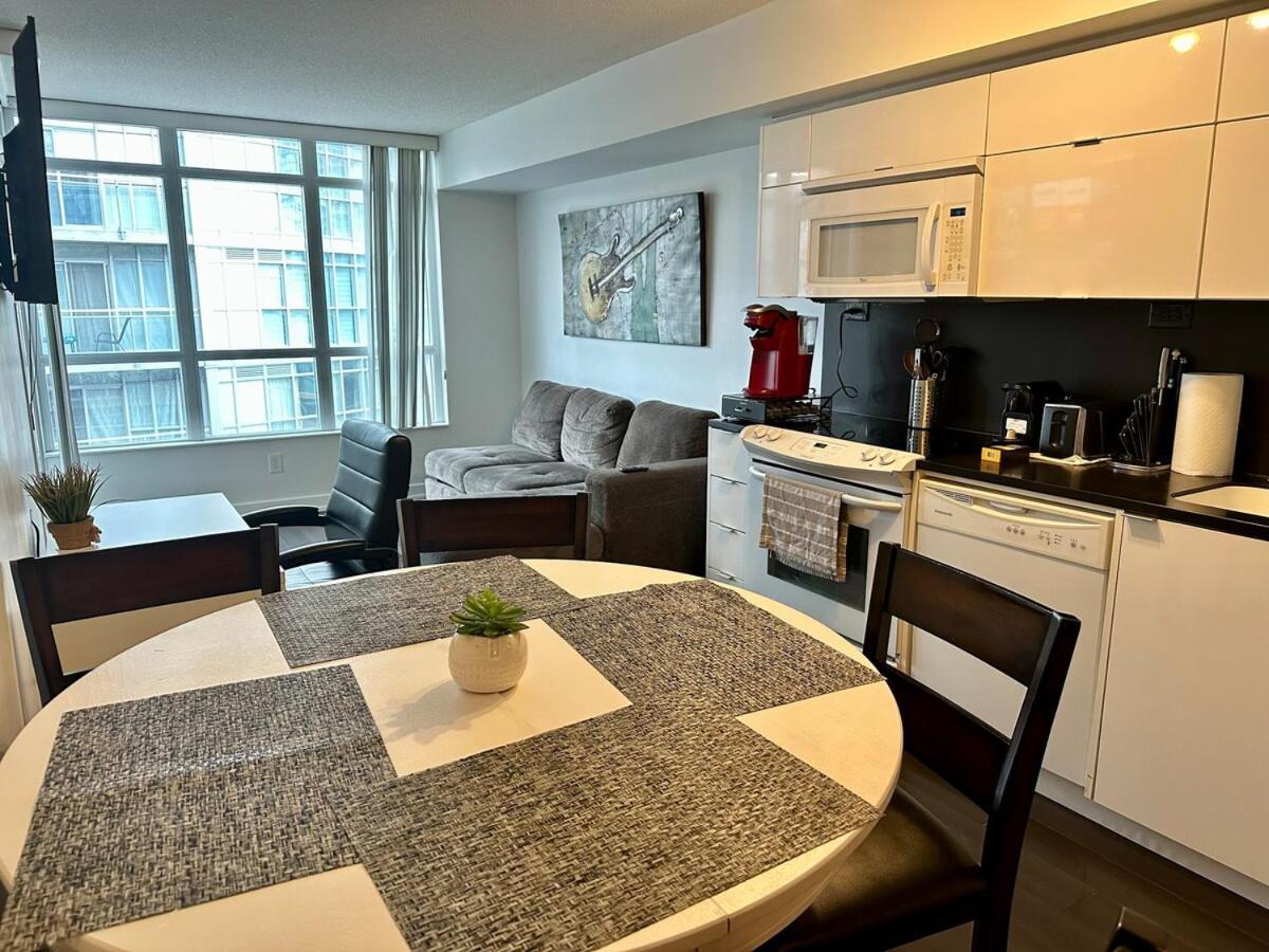 Perfect Location - Comfy Apartment Toronto