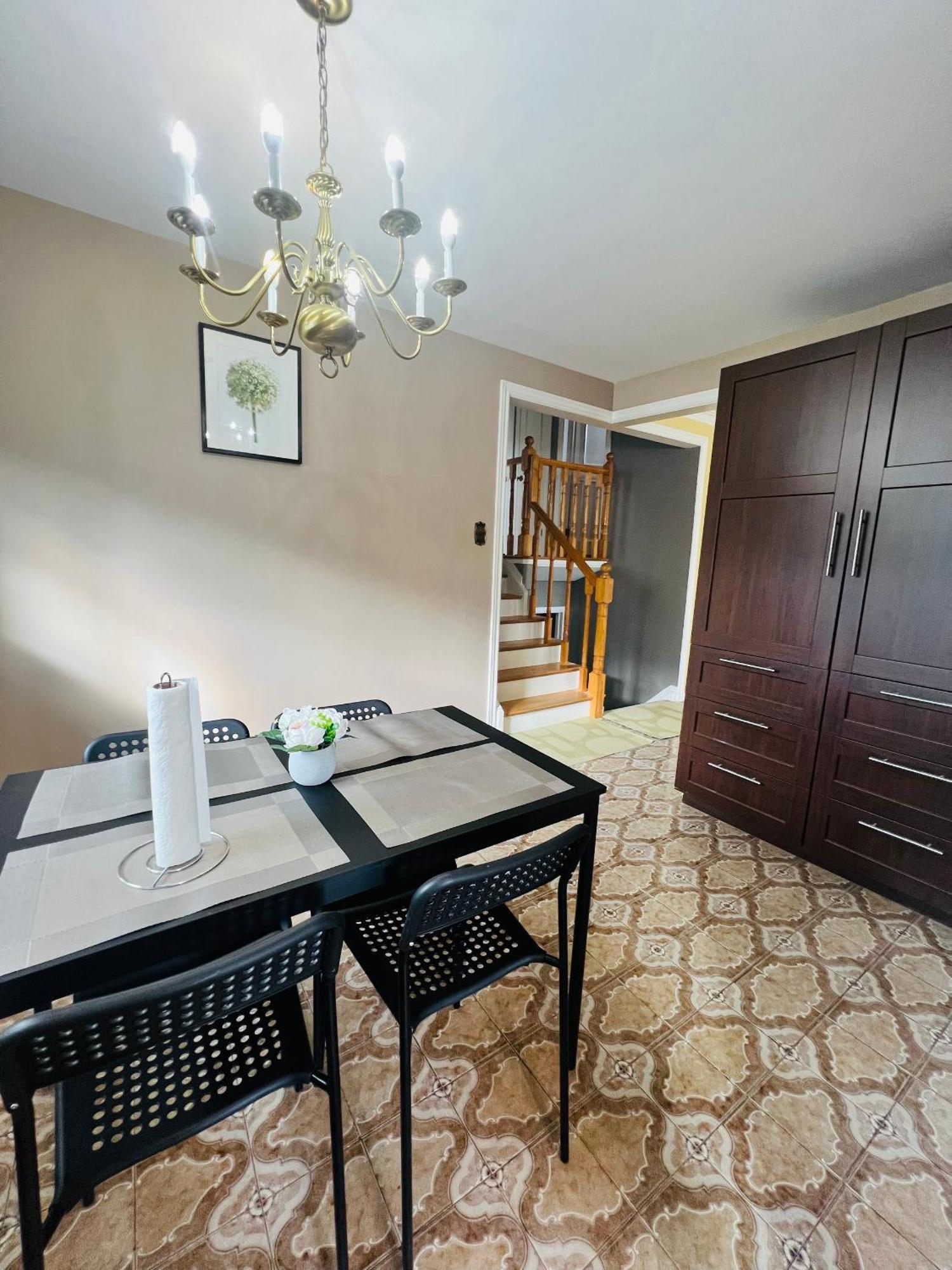 Cozy Stay, Self Check-In With Parking Available Upon Request Guest house Toronto