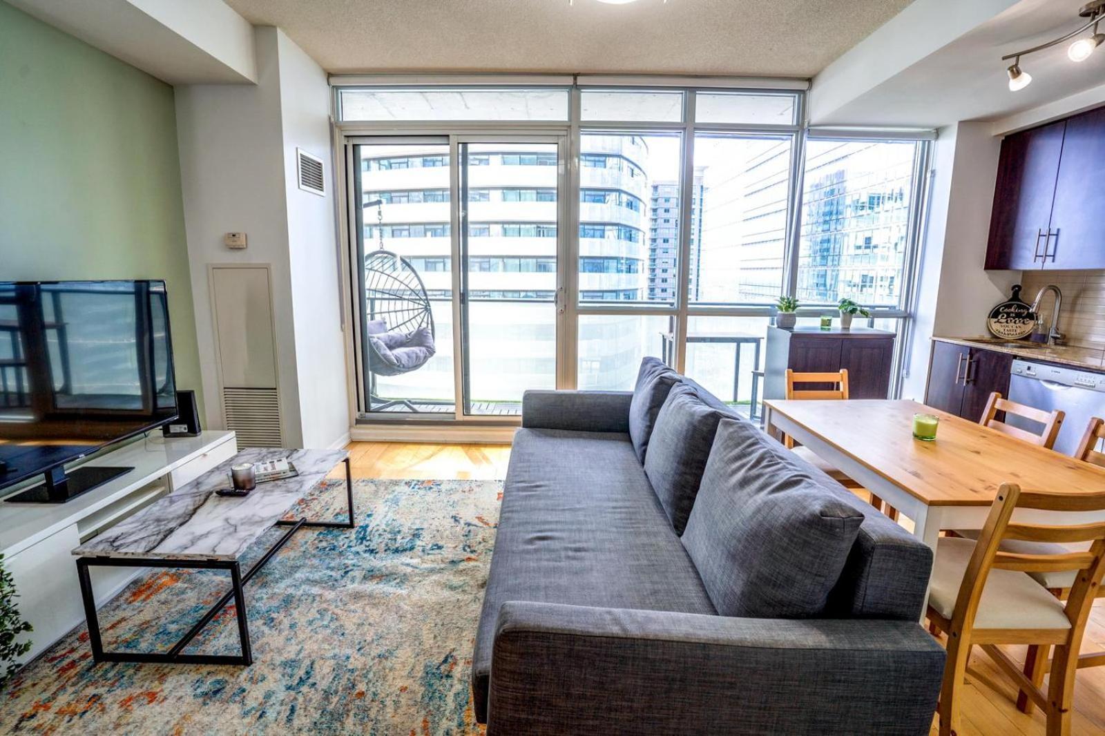 Spacious Next To Cn Tower *