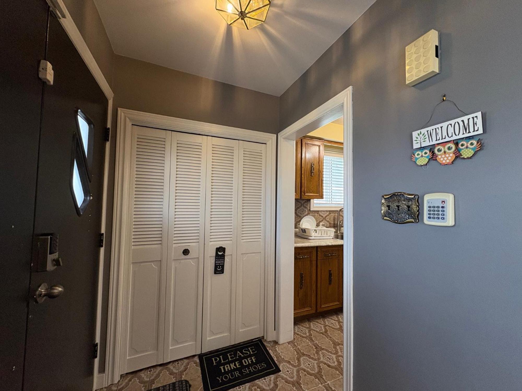Cozy Stay, Self Check-In With Parking Available Upon Request * Toronto